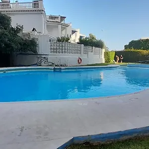 https://la-casita-de-la-piscina.hotelsinnerja.org